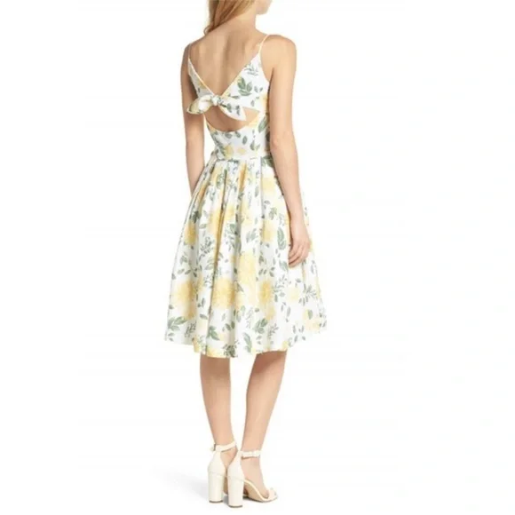 Gal Meets Glam Abigail Painted Astor fit and flare linen blend dress. Size 6. Gal Meets Glam Abigail Painted Astor fit and flare linen blend dress. Size 6.